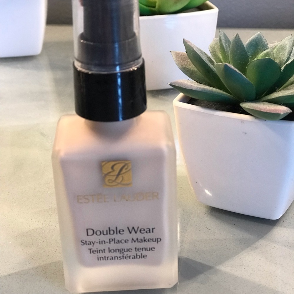Estée Lauder Double Wear Foundation 1N1 Ivory Nude